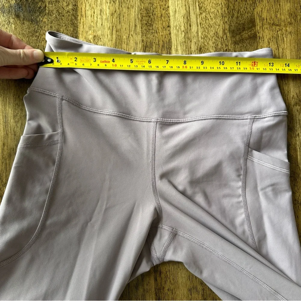 Old Navy Set PowerSoft Long-Sleeve Crop Support Top & High Waisted 7/8 Leggings - Picture 14 of 14